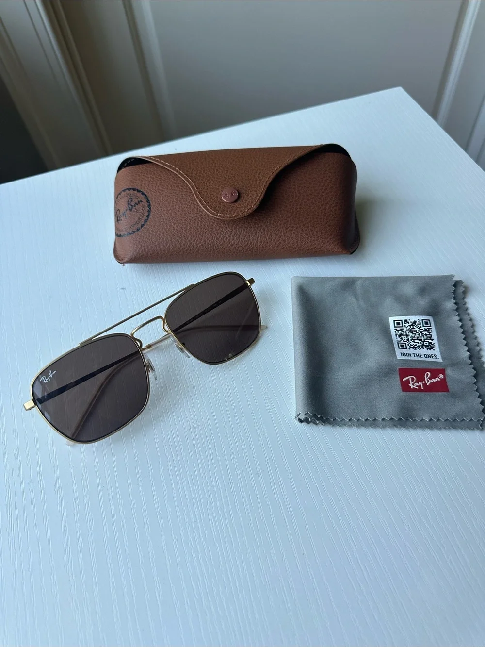 Ray-Ban Brown & Gold Caravan Sunglasses (with Case and Lense Cloth)